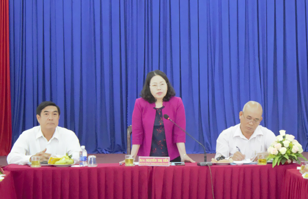 Đồng chí Nguyễn Thị Yến, Phó Bí thư Thường trực Tỉnh ủy, Trưởng Đoàn ĐBQH tỉnh phát biểu chỉ đạo tại buổi làm việc.