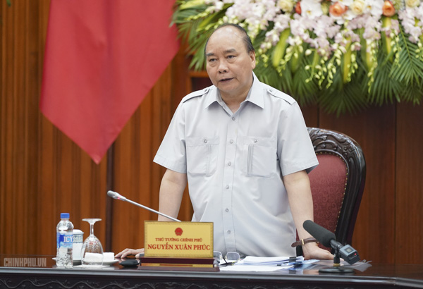 Thủ tướng Nguyễn Xuân Phúc phát biểu tại phiên họp. Ảnh: QUANG HIẾU