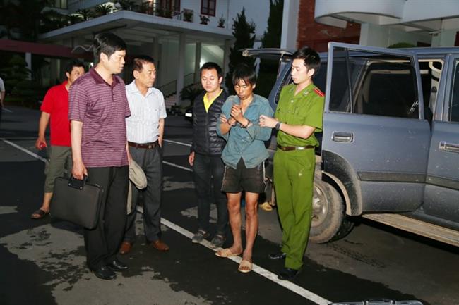 Cảnh sát Hình sự Sơn La bắt đối tượng giết người bỏ trốn trong rừng.