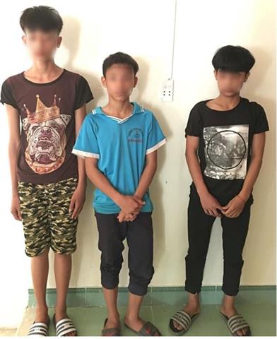Nhóm đối tượng gây ra vụ trộm trên