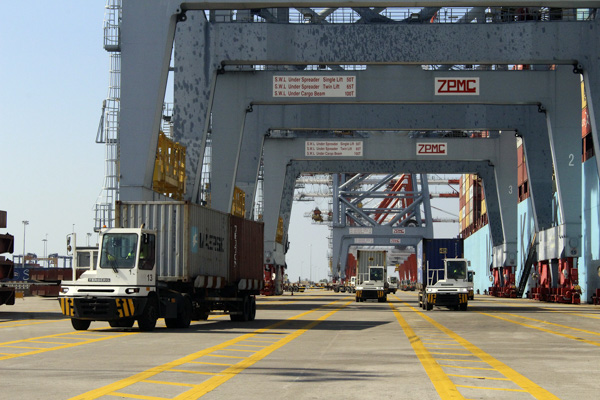 Vận chuyển hàng container tại cảng Quốc tế Cái Mép.