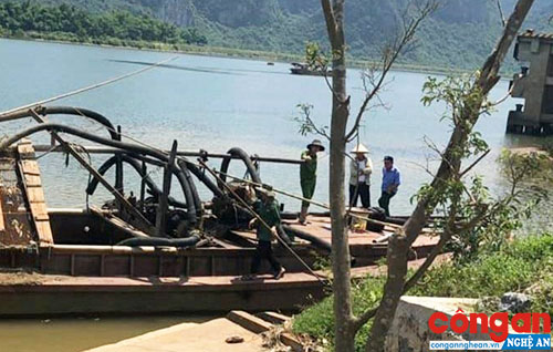Chiếc tàu hút cát phát hiện vật thể nghi sọ người