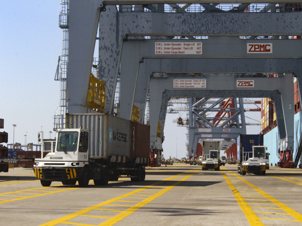 Vận chuyển hàng container tại Cảng Quốc tế Cái Mép (CMIT).