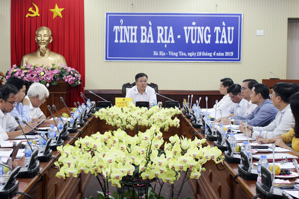 Đồng chí Nguyễn Văn Trình, Phó Bí thư Tỉnh ủy, Chủ tịch UBND tỉnh đã chủ trì cuộc họp.