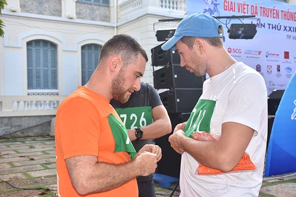 Các VĐV nước ngoài chuẩn bị thi đấu ở hệ phong trào.
