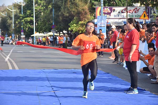 Lượng Thị Dum về nhất cự ly 5000m nữ hệ đội tuyển
