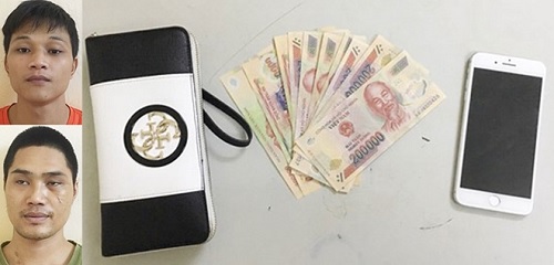Đối tượng Ngân và Dũng cùng tang vật vụ cướp.