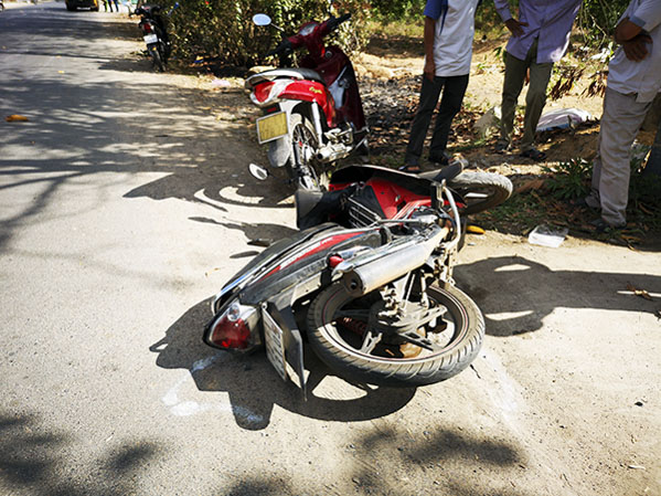Xe mô tô Yamaha hiệu Sirus mang biển kiểm soát 72F1-431.05 chị Nguyễn Thị Lựu tại hiện trường.