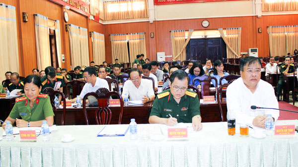 Đồng chí Nguyễn Văn Trình, Phó Bí thư Tỉnh ủy, Chủ tịch UBND tỉnh, Chủ tịch Hội đồng nghĩa vụ Quân sự tỉnh chủ trì hội nghị.