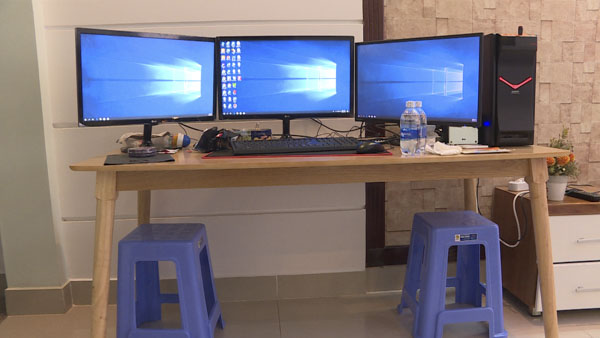 Dàn máy vi tính được các đối tượng An Kwangho và Kim Hongmin sử dụng để tổ chức đánh bạc qua mạng Internet.
