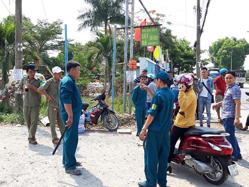 Lực lượng chức năng phong tỏa hiện trường vụ án.