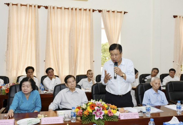 Đồng chí Nguyễn Văn Trình, Chủ tịch UBND tỉnh phát biểu kết luận toạ đàm.