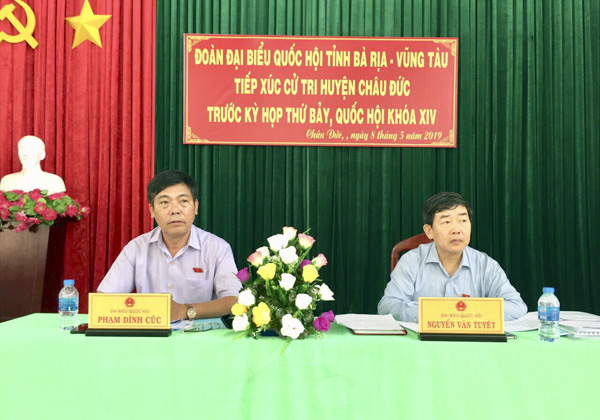 Các đại biểu: Nguyễn Văn Tuyết và Phạm Đình Cúc tiếp xúc cử tri huyện Châu Đức.