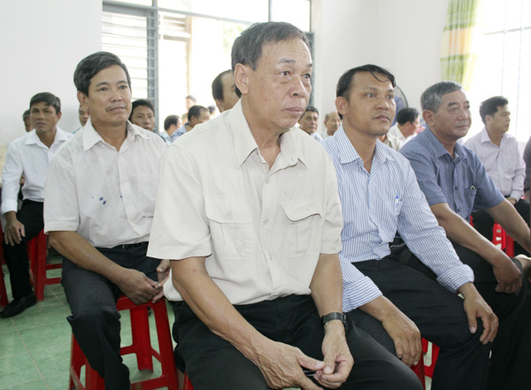 Cử tri huyện Xuyên Mộc tham dự buổi tiếp xúc với Đoàn ĐBQH tỉnh.