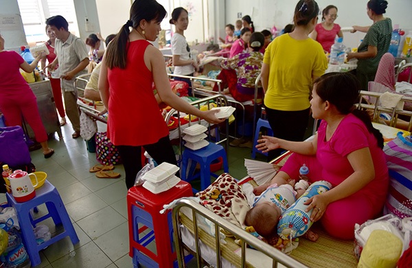 Nắng nóng khiến nhiều trẻ phải nhập viện.