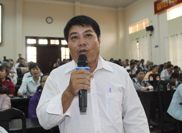 Cử tri Huỳnh Thanh Sang (xã Long Tân, huyện Đất Đỏ) kiến nghị với Quốc hội về việc điều chỉnh giá điện, gas, xăng, nước.