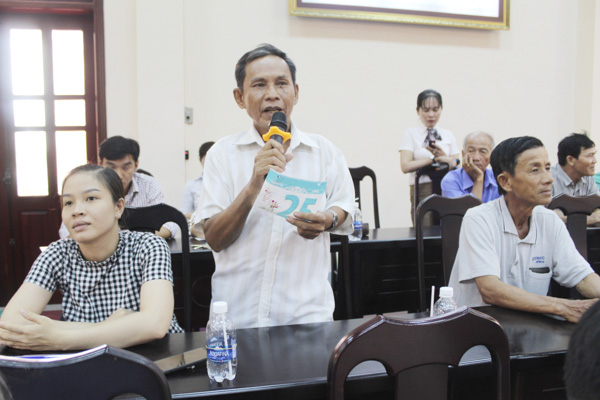 Cử tri Dương Văn Thành (xã Phước Hội, huyện Đất Đỏ) phát biểu ý kiến tại buổi tiếp xúc với Đoàn ĐBQH tỉnh.