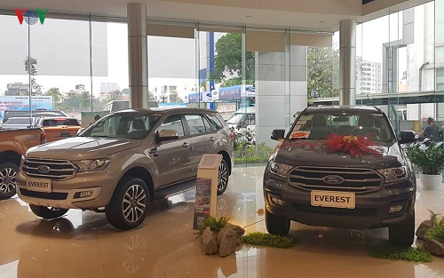 Ford Everest Ambiente MT có mức giảm cao nhất lên đến 122 triệu đồng so với giá niêm yết. 