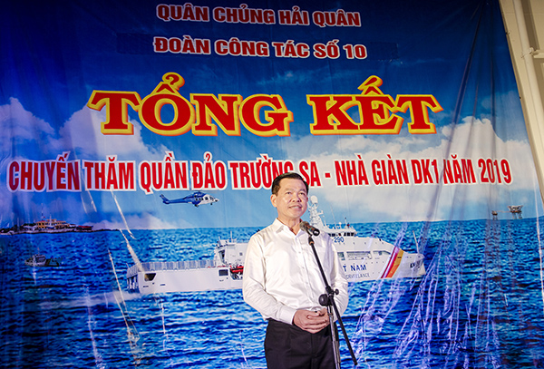 Đồng chí Nguyễn Hồng Lĩnh, Ủy viên Trung ương Đảng, Bí thư Tỉnh ủy, Chủ tịch HĐND tỉnh phát biểu tại lễ đón Đoàn.