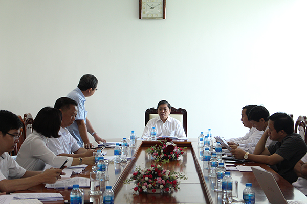 Đồng chí Lê Tuấn Quốc, Phó Chủ tịch UBND tỉnh chủ trì cuộc họp.