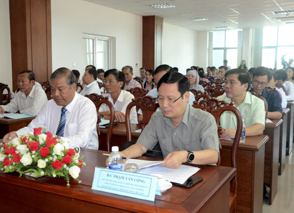 Các đại biểu dự hội nghị tổng kết 10 năm thực hiện Cuộc vận động “Người Việt Nam ưu tiên dùng hàng Việt Nam”.