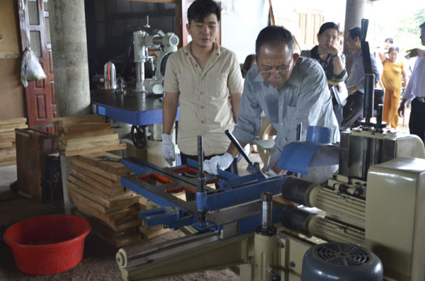 Cơ sở mộc Thanh Danh (thị trấn Đất Đỏ, huyện Đất Đỏ) một trong những đơn vị được “Hỗ trợ ứng dụng máy móc thiết bị trong sản xuất gỗ” từ chương trình khuyến công. Ảnh: TRÀ NGÂN