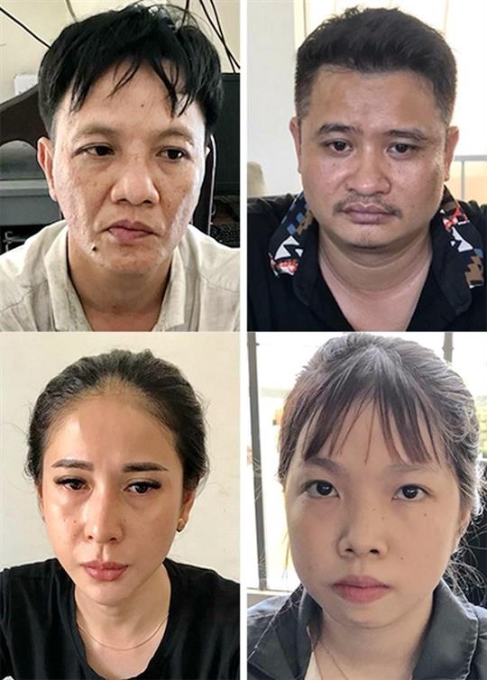 4 nhân viên ở Spa Anh Đào đang bị tạm giữ để điều tra về hành vi trộm cắp tiền của du khách .  Ảnh : CATPNT 