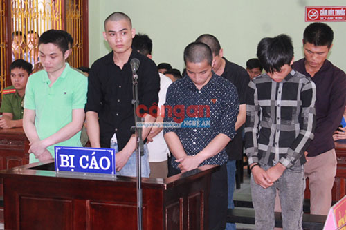Các bị cáo tại phiên tòa xét xử