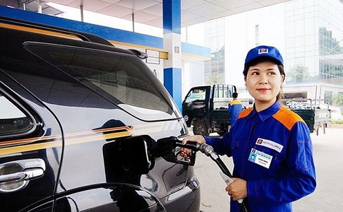 Giá các mặt hàng xăng, dầu được điều chỉnh tăng ở mức hợp lý để giữ mức chênh lệch  giá phù hợp giữa xăng E5RON92 và xăng khoáng RON95. Ảnh: VGP.
