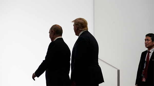Tổng thống Nga Vladimir Putin và người đồng cấp Mỹ Donald Trump gặp nhau tại Osaka, Nhật Bản ngày 28/6. (Nguồn Reuters)