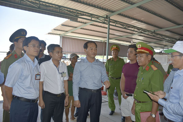 Ông Mai Ngọc Thuận, Bí thư Thành ủy TP. Vũng Tàu chỉ đạo các cơ quan chức năng thực thi nhiệm vụ.