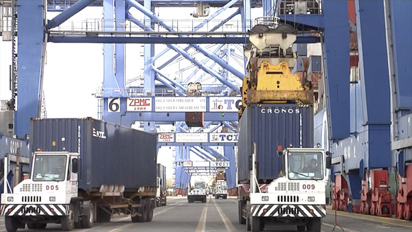 Vận chuyển hàng container tại cảng Quốc tế Cái Mép (CMIT).