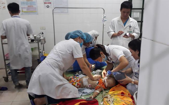 Cháu bé được đưa đi cấp cứu nhưng đã không qua khỏi
