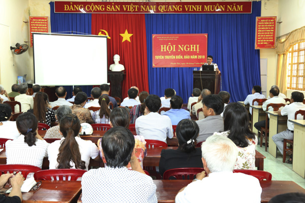 Buổi tuyên truyền biển, đảo và phổ biến giáo dục pháp luật cho cán bộ chủ chốt và nhân dân xã Phước Tân, huyện Xuyên Mộc.