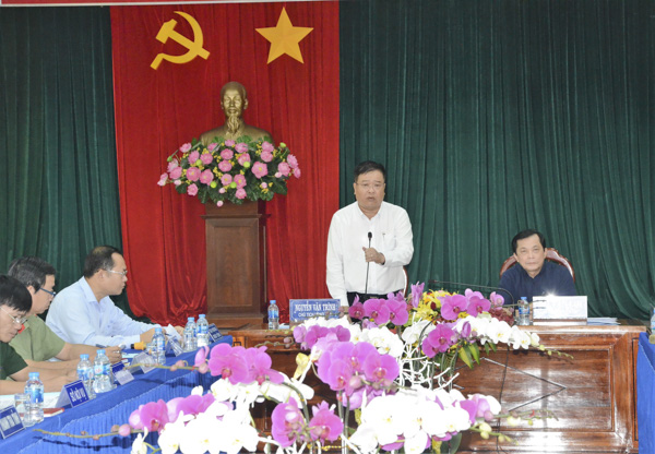 Ông Nguyễn Văn Trình, Chủ tịch UBND tỉnh chủ trì cuộc làm việc với UBND huyện Đất Đỏ về tình hình phát triển kinh tế - xã hội 6 tháng đầu năm và phương hướng nhiệm vụ trọng tâm 6 tháng cuối năm 2019. 