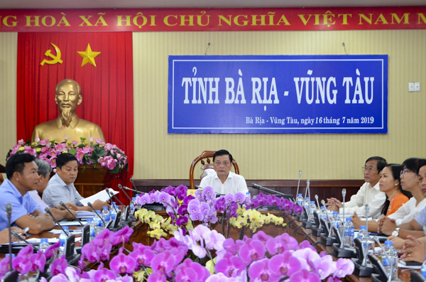 Ông Nguyễn Thành Long, Phó Chủ tịch UBND tỉnh chủ trì hội nghị trực tuyến tại điểm cầu BR-VT.