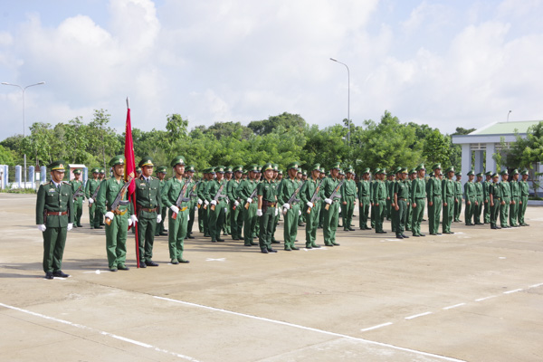 Lễ bế giảng khóa huấn luyện nghiệp vụ biên phòng cho 130 chiến sĩ mới.