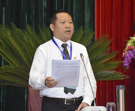 Ông Lê Ngọc Linh, Giám đốc Sở TN-MT trả lời chất vấn về trách nhiệm quản lý, xác định nghĩa vụ tài chính trong lĩnh vực đất đai.