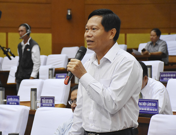 Ông Nguyễn Minh Cường, Phó Cục trưởng Cục thuế tỉnh trả lời về truy thu thuế cho thuê đất.  