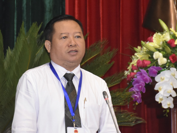 Ông Lê Ngọc Linh, Giám đốc Sở TN-MT trả lời chất vấn.