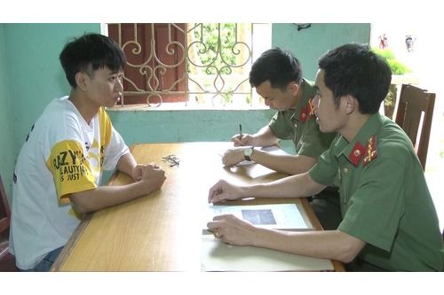 Công an làm việc với Lê Văn Sơn 