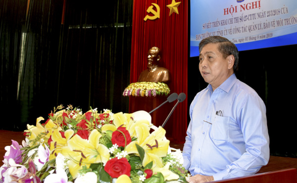 Ông Lê Tuấn Quốc, Phó Chủ tịch UNND tỉnh phát biểu khai mạc hội nghị.