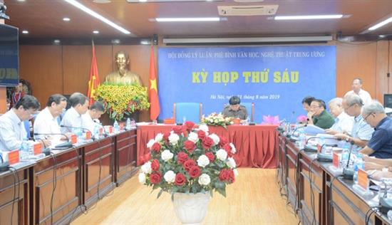 Kỳ họp thứ 6 của Hội đồng Lý luận, Phê bình văn học, nghệ thuật Trung ương tại Hà Nội chiều 1-8.