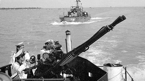 Hải đội 111, Vùng 1 Hải quân thường xuyên tuần tra, sẵn sàng chiến đấu. Ảnh:TTXVN.