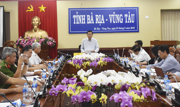 Ông Trần Văn Tuấn, Phó Chủ tịch UBND tỉnh phát biểu chỉ đạo tại cuộc họp.