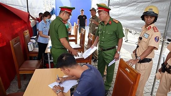 Trong đợt kiểm tra từ 15 đến 29/7, Cục Cảnh sát giao thông đã phát hiện và xử lý 6.624 lái xe vi phạm nồng độ cồn và 74 lái xe vi phạm về ma túy