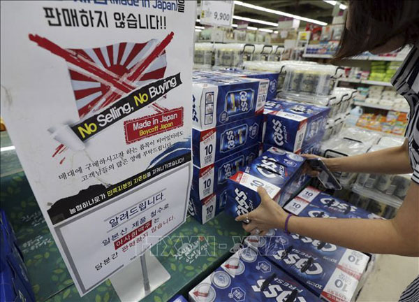 Bảng thông báo không bán, không mua các sản phẩm từ Nhật Bản tại một siêu thị ở Seoul, Hàn Quốc, ngày 16/7 (nguồn Yonhap)