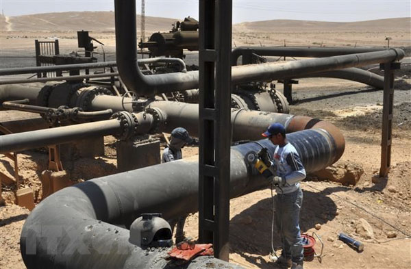 Đường ống dẫn dầu tại cơ sở lọc dầu Arak (tỉnh Homs, Syria).