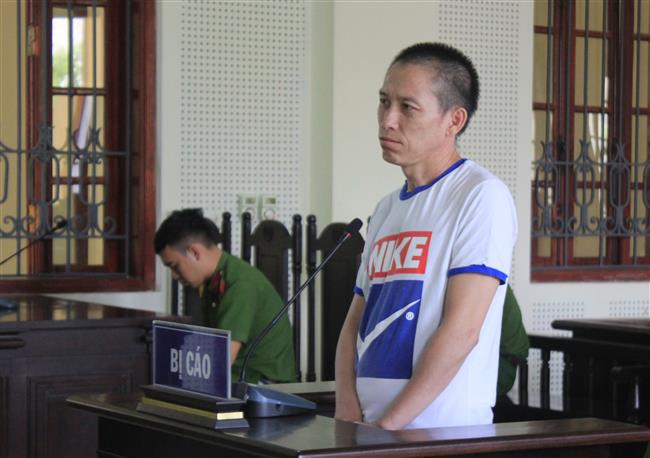 Bị cáo Và Pà Cô tại phiên tòa