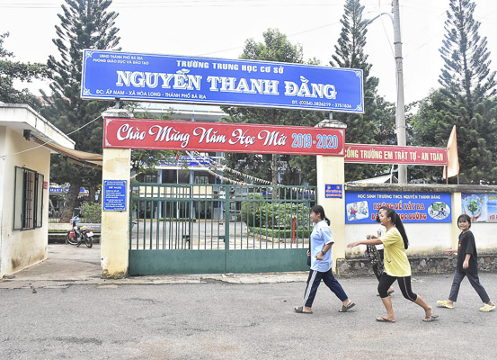Trường THCS mang tên Anh hùng Lực lượng vũ trang Nhân dân Nguyễn Thanh Đằng (ấp Nam, xã Hòa Long, TP. Bà Rịa).